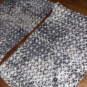 DKNY 2 Set Blue and White Geometric Pillow Shams 20x30"